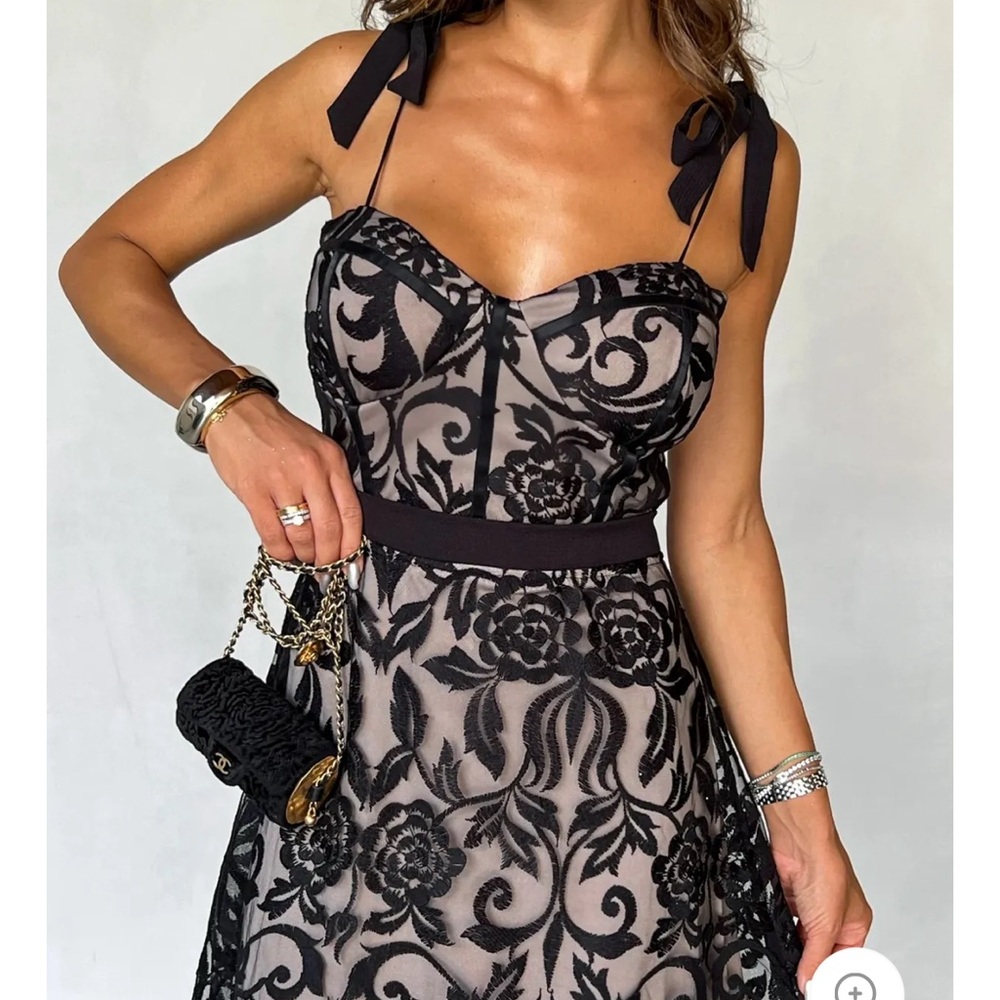 Hera Black/Blue Printed Sleeveless Midi Dress